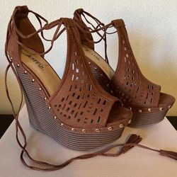 Women’s Cognac Brown Tie-Up Leg Studded Platform Wedge Heels Size 9