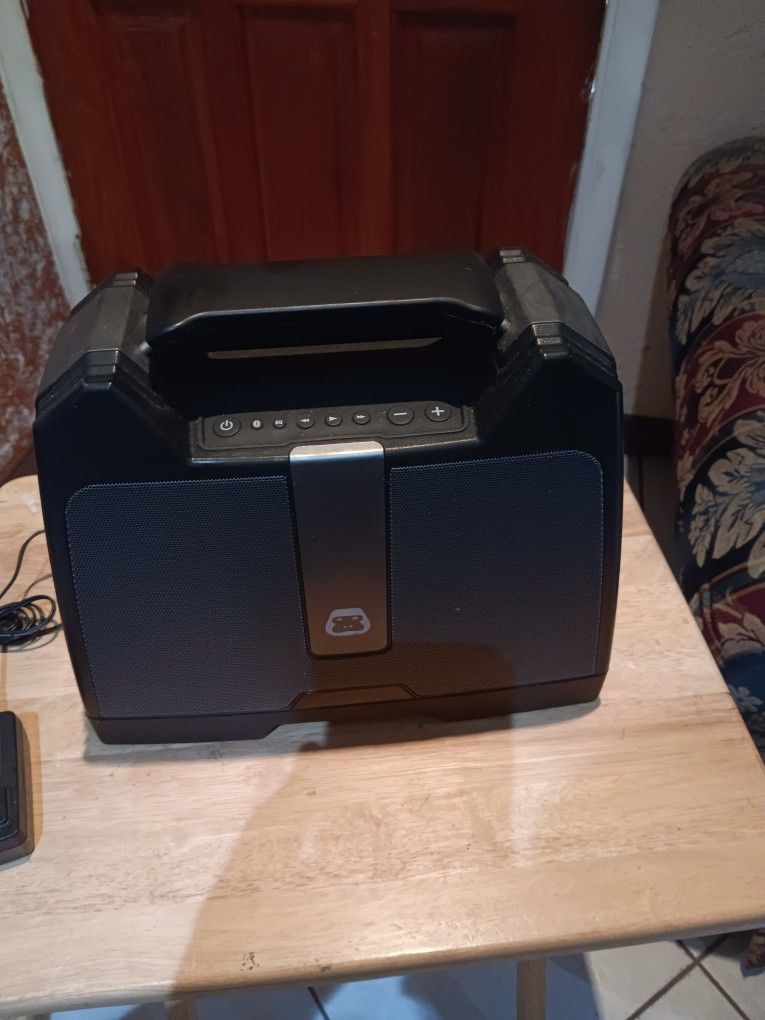 G-BOOMWIRELESS. BOOMBOX BLUETTOOTH WITH ADAPTER