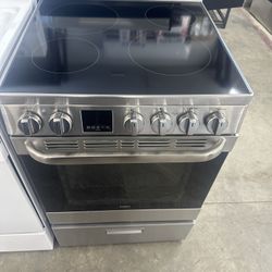 24” Electric Stove/Range