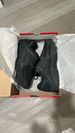 NIKE Vomero 5 Triple black in size 10