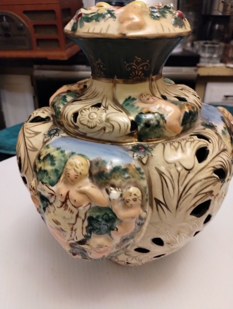 BEAUTIFUL PAIR OF CAPODIMONTE LAMPS