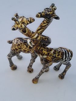 Vintage La Vie Giraffe Pair