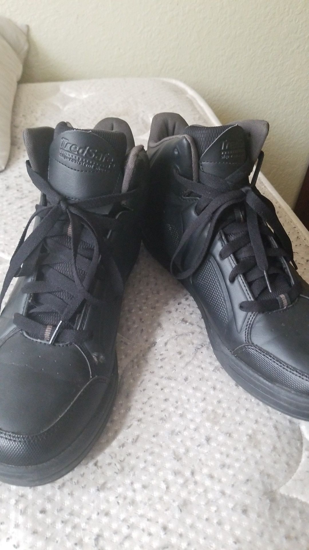 Slip resistance shoe high tops