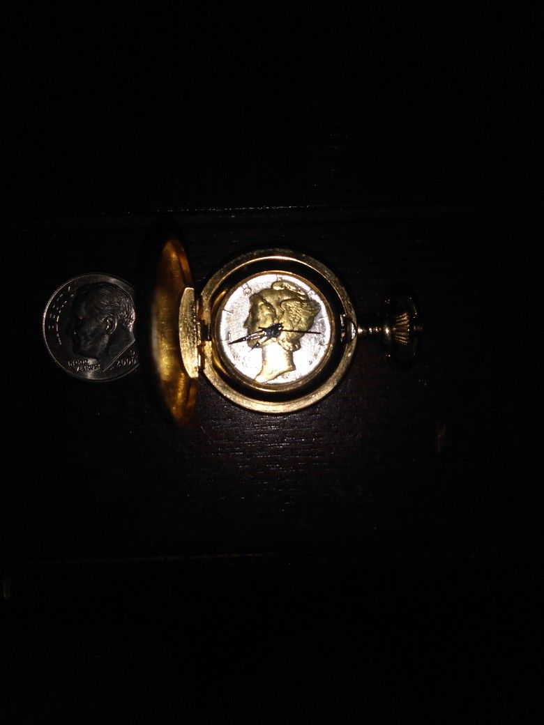 Small Vintage Winged Gold & Silver 1936 Women's Pocket Watch ⌚