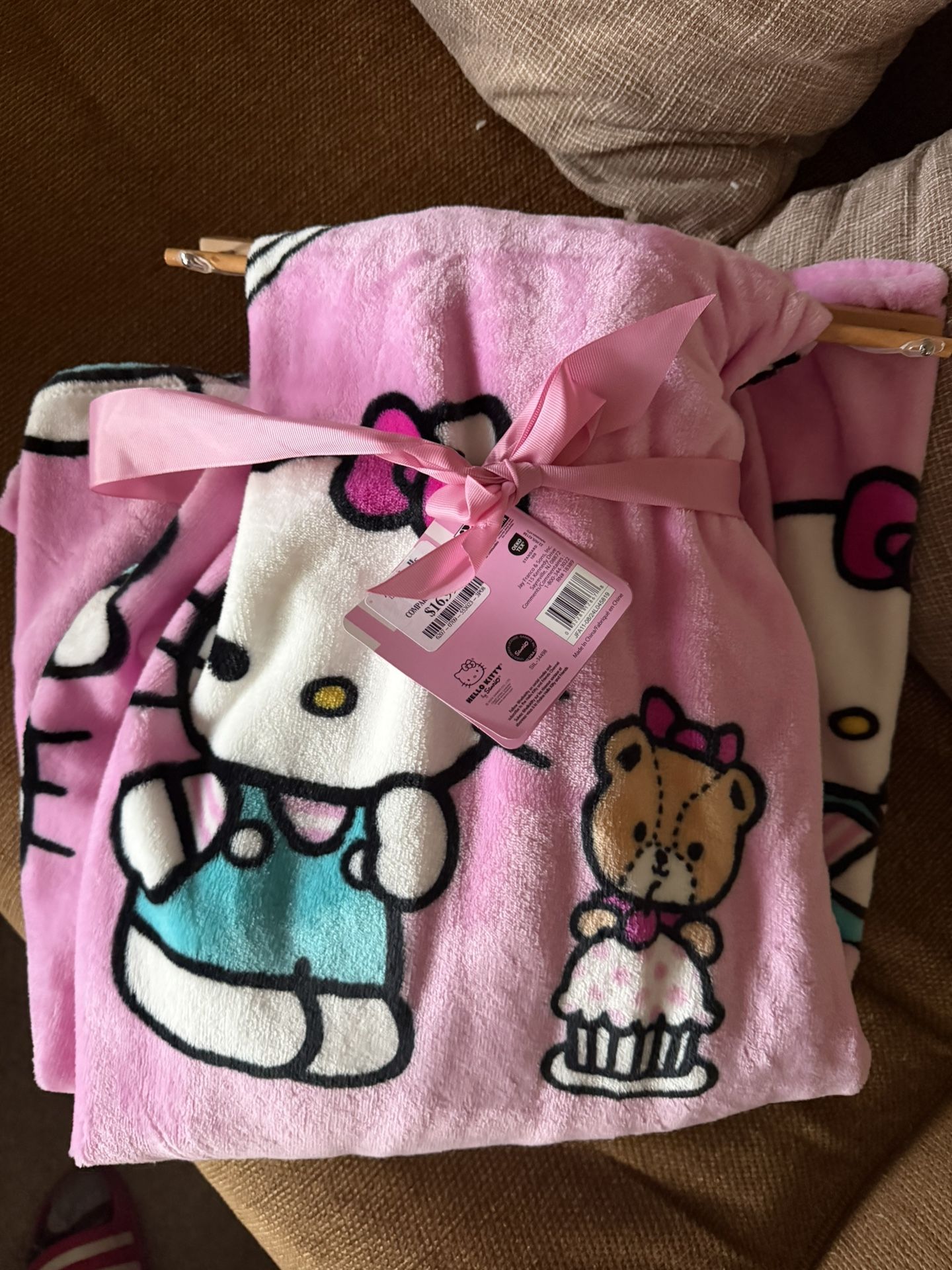Pink hello Kitty Blanket/ Throw NWT