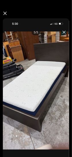 Dark Wood Framed Twin Bed w/Sealy Memory Foam Mattress