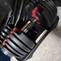 New One bowflex  (1) Adjustable dumbbell from 5lb - 52.5lb with Anti-Slip Handle and Tray, Black
