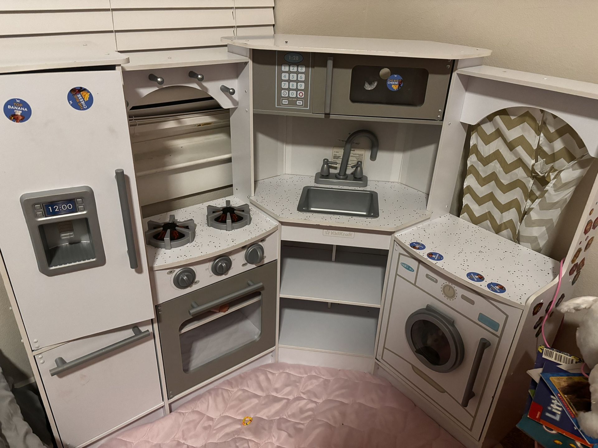 kid play kitchen set