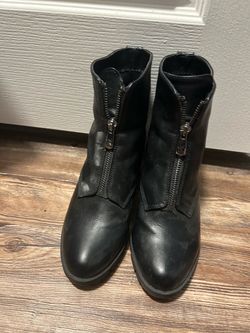 Simply Vera black boot, size 6