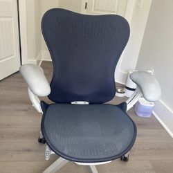 Herman Miller Mirra