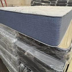 New Queen 14 Inch Hybrid Mattress 