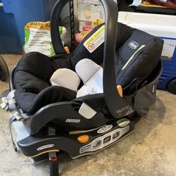 Chicco KeyFit Infant Car Seat and Base | Rear-Facing Seat for Infants 4- 22 lbs.