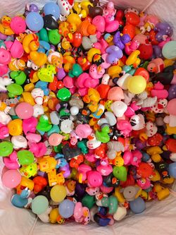 30 pcs Large Lot of Assorted Rubber Ducks