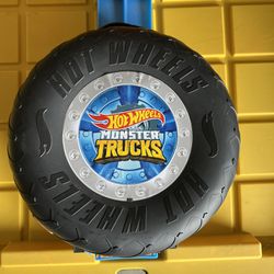 Hot Wheels Monster Truck Race