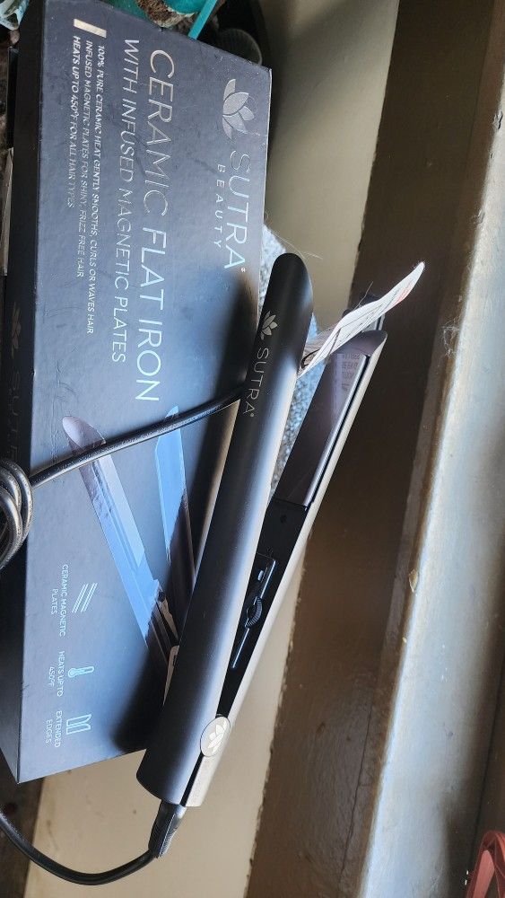 SUTRA FLAT IRON