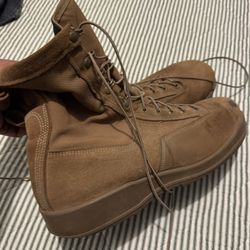 Military Boots Size 15 Good Condition 40$