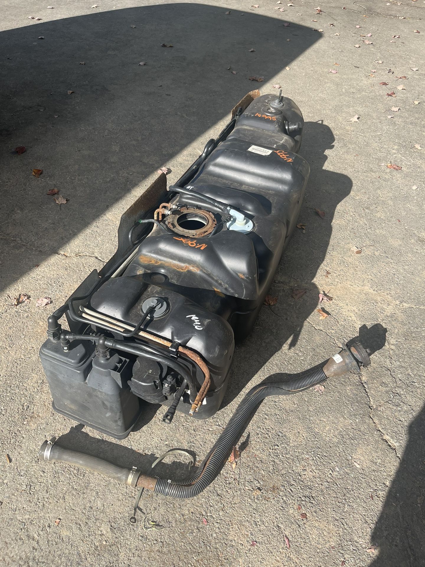 2003 gmc Savana 3500 / Chevy express 3500 fuel tank