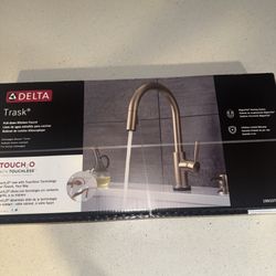 Delta Trask 19933-CZSD-DST Pull-Down Kitchen Faucet Champagne Bronze Finish