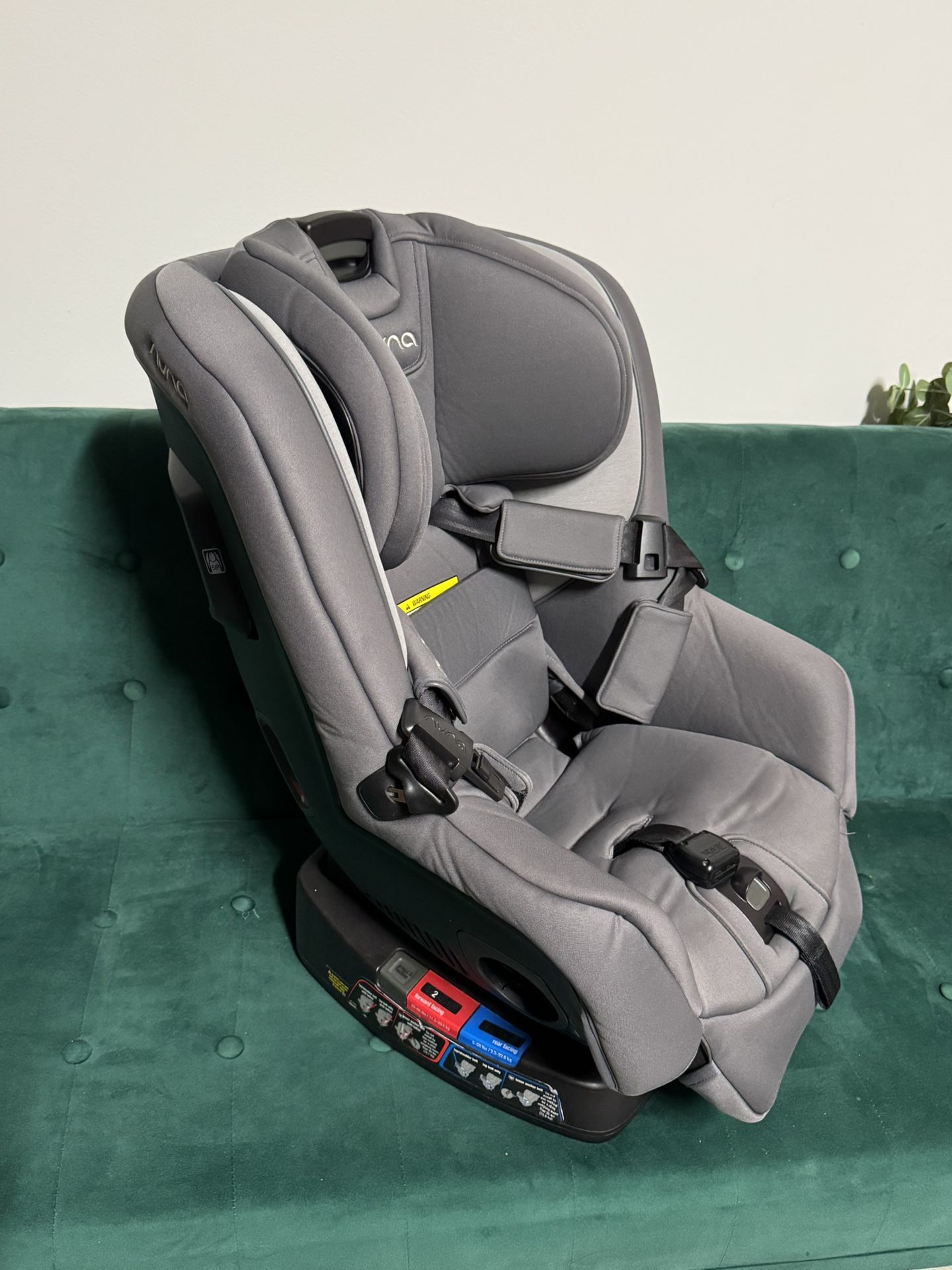 Nuna RAVA Car Seat with Remedy Kit