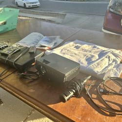 DVD Projection Screen W/dvd Player 