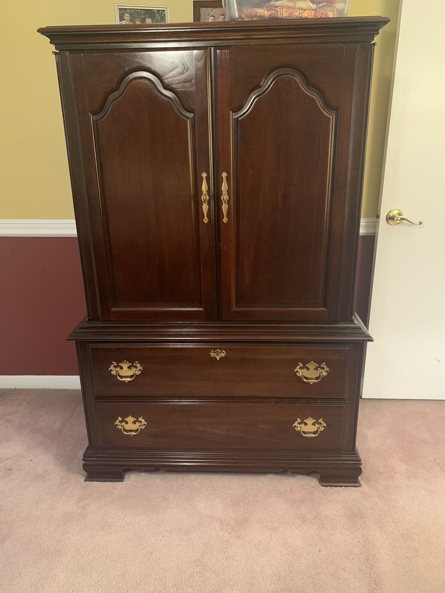 Kincaid Cherry Wood Bedroom Set