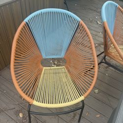 Sillas exteriores CB2 – Diseño moderno multicolor