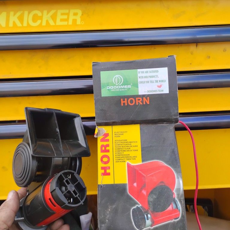 Loud Air Horn Sound Alike Requires No Air Tank