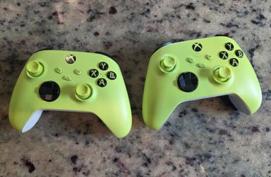 Xbox controller Model 1914 is the standard wireless controller introduced with the Xbox Series X