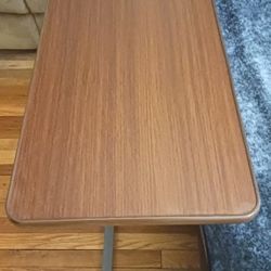 NICE ADJUSTABLE HEIGHT TRAY TABLE, MUST BE PICKED UP TO MOVE AROUND DUE TO MISSING WHEELS