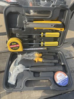 9pcs Home Tool Kit Box Featuring a Hammer And Hand Tools.  Herramientas chicas