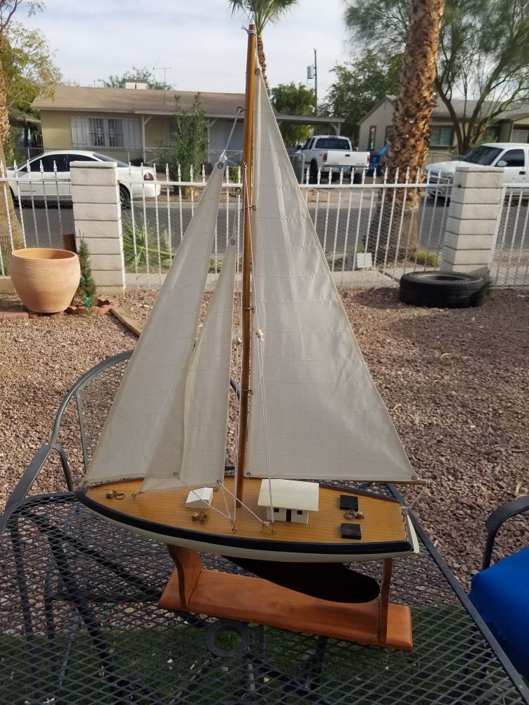 beautiful sailboat (deco)