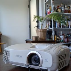 Epson Projector Home Cinema 2030