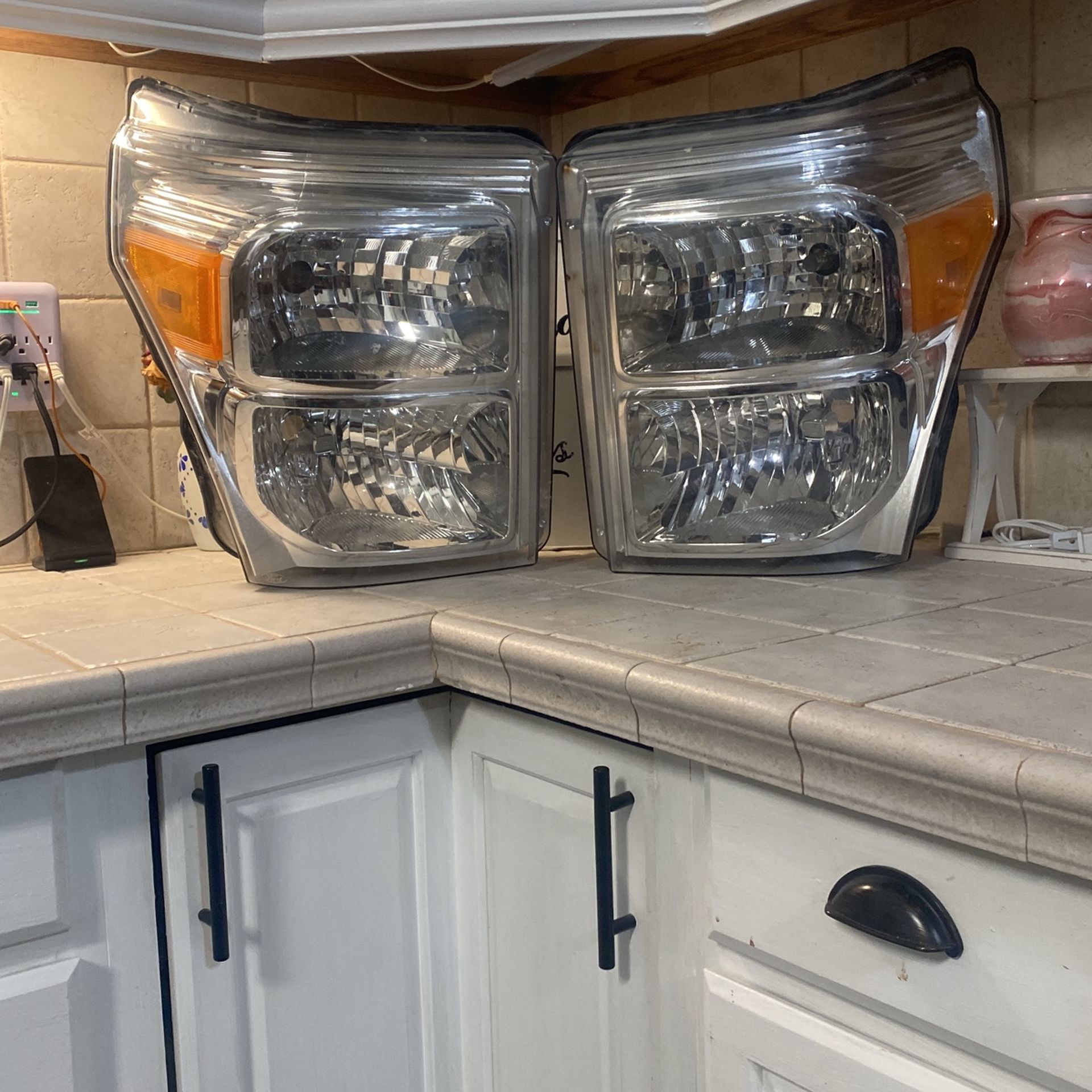 2014 F-250 Headlights. Very Good Condition. Not Scratched