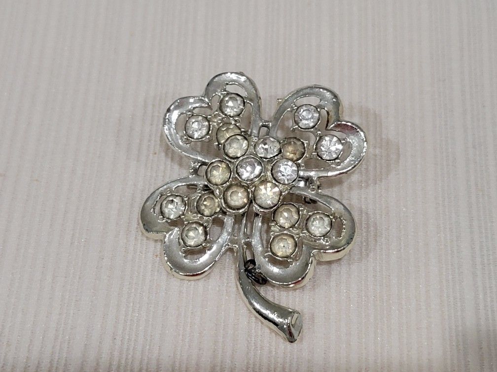 Vintage Brooch Clover