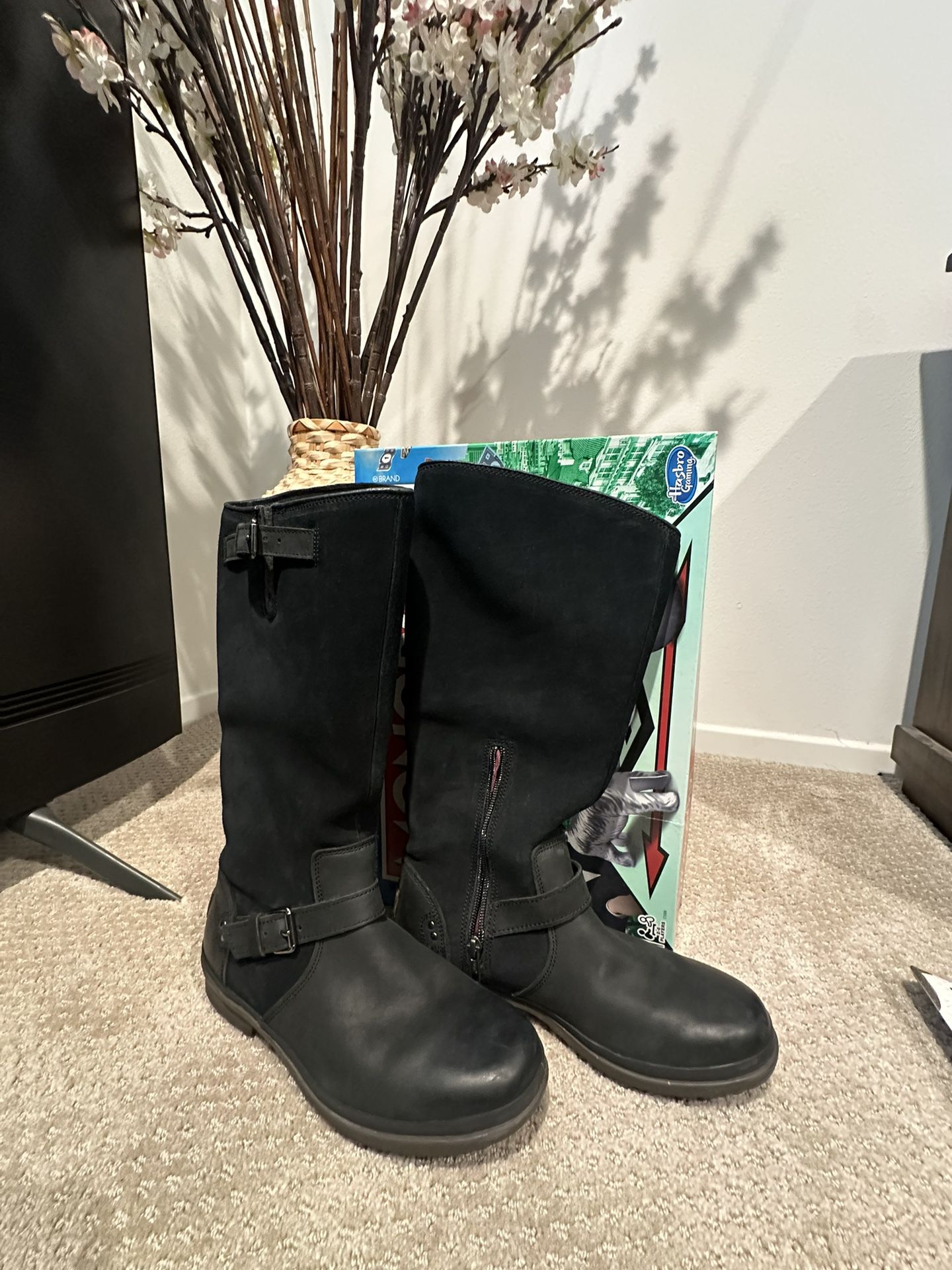 UGG Australia Thomsen Black Boots 