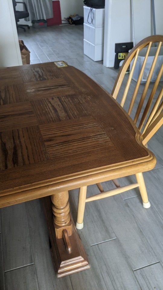 Kitchen Table With 4 Chairs And A Leaf