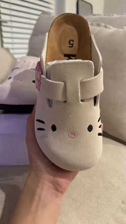 🐱💕CUTEST HELLO KITTY CLOGS 💕🐱