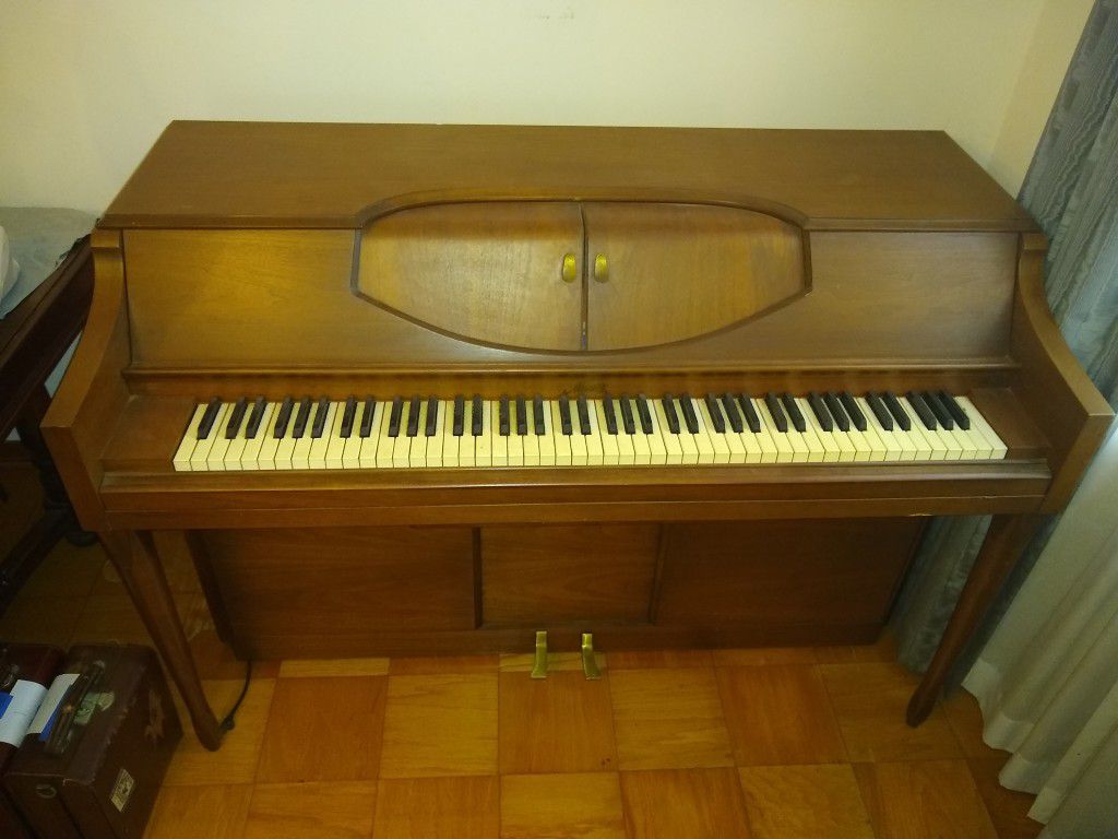 For free 1966 musette player piano
