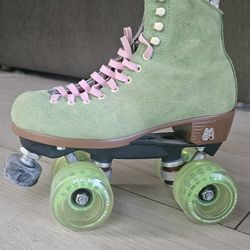 Moxi Skates. Size 5