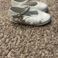 pretty me usa baby girl white dress shoes baptism size 1 have creases/scratches 