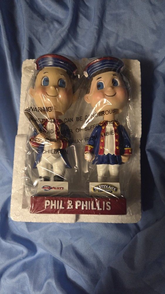PHIL & PHILLIS BOBBLEHEADS