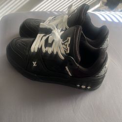 Louis Vuitton Size 7  Wore Gently