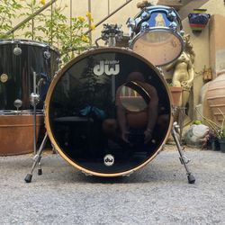 DW Collector's Drum Kit 3 pc Piano Black 22/16/12