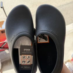 sz 8 new crocs