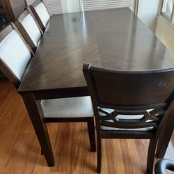 Dining Room Table W/ 4 Chairs