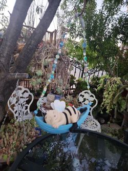Garden Decor bee sleepng