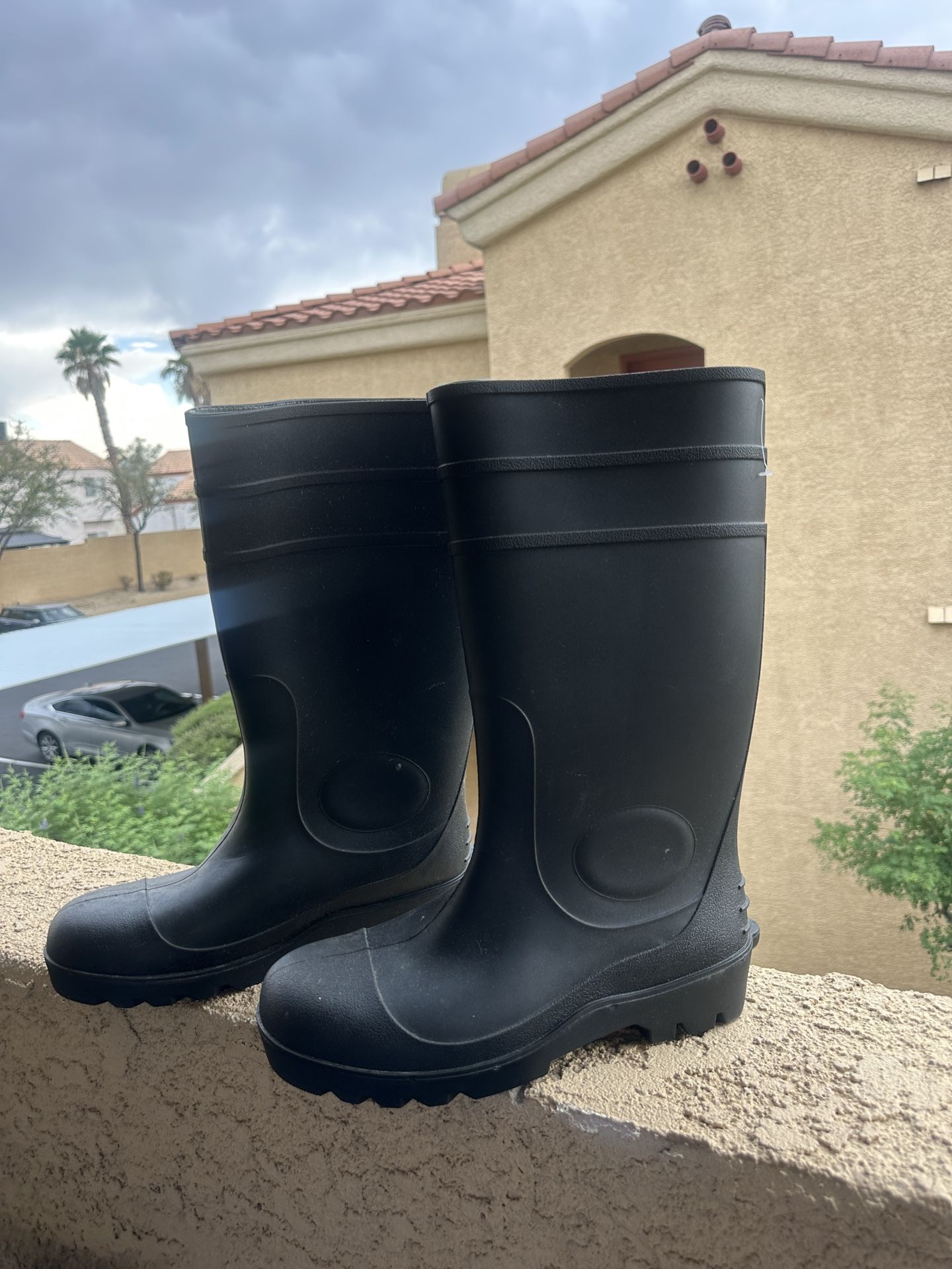 Boot Size 10 / 16in