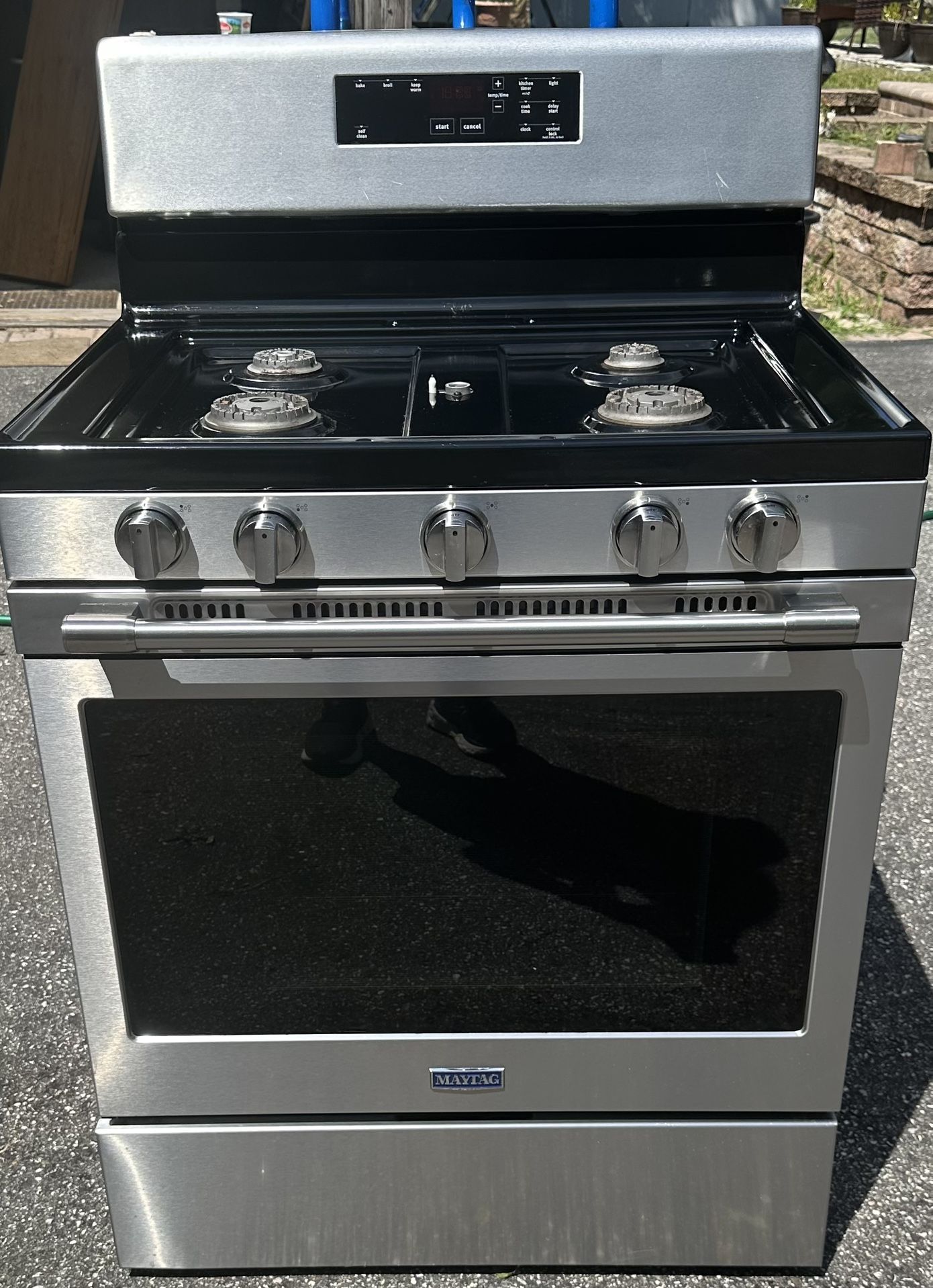 Maytag gas oven 30 “ model #Mgr6600fz