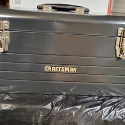 CRAFTSMEN  28in Metal Tool Box With Sockets