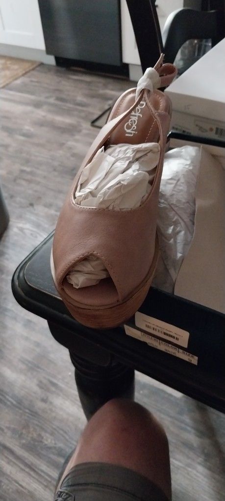 Refresh Sling Back Wedge Tan Beige. Size 9